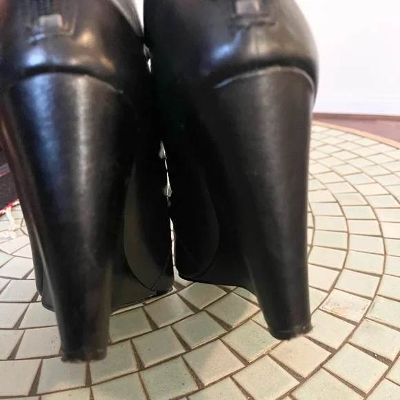 Incredible MRKT (Market) strappy wedges! - Picture 9 of 16